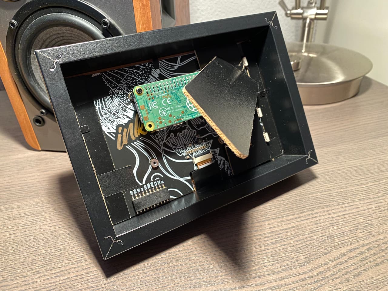 Inky Impression with Raspberry Pi Zero W build into IKEA picture frame
